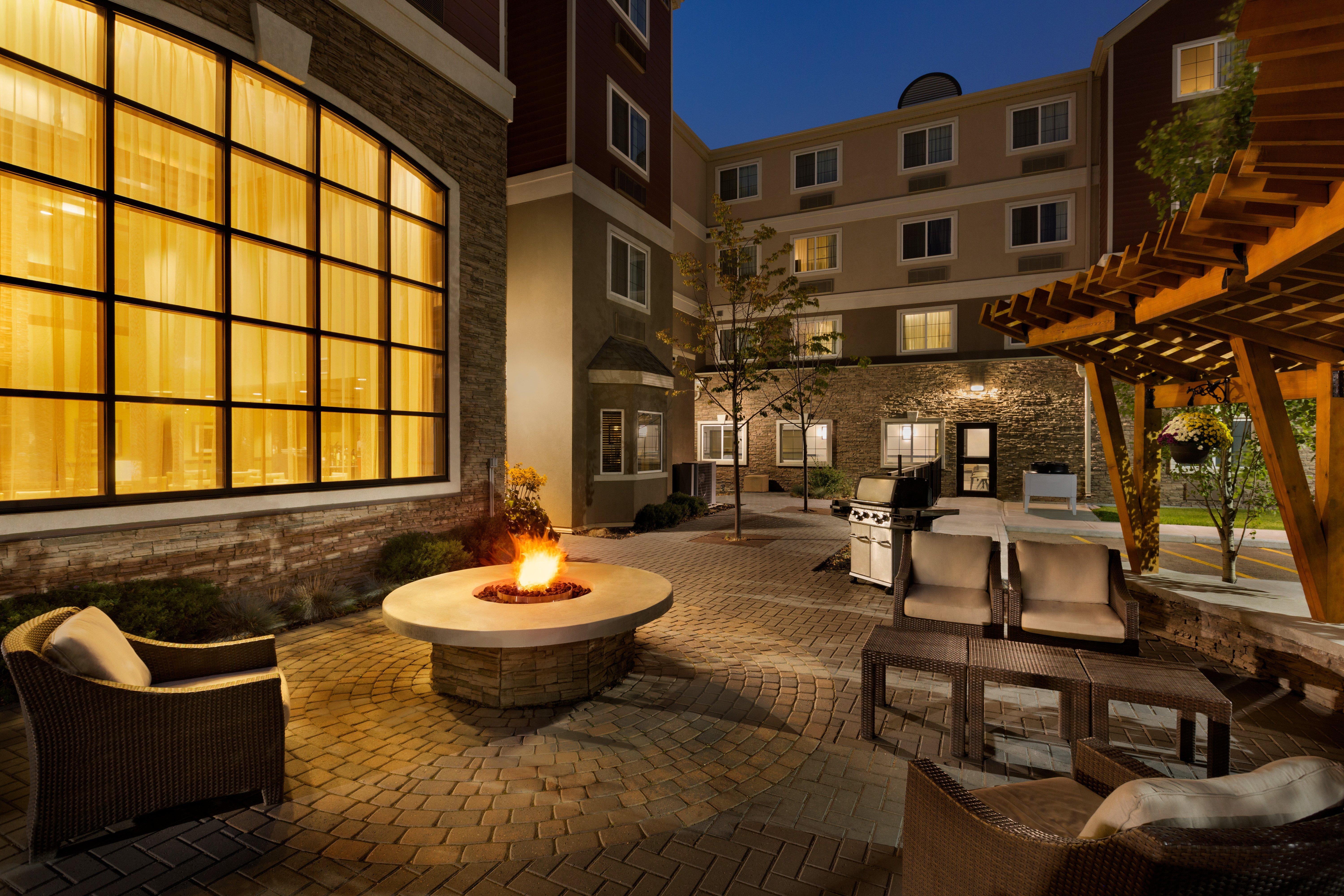 Staybridge Suites West Edmonton By Ihg Экстерьер фото